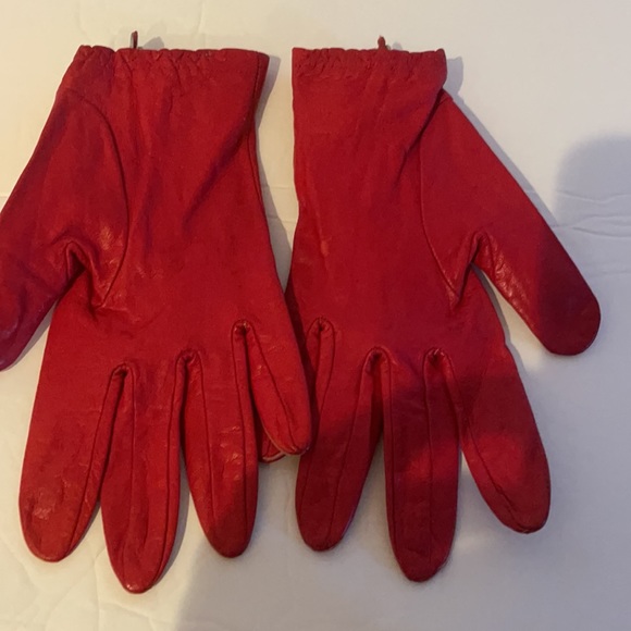 Vintage Red Capeskin Gloves - Picture 8 of 10